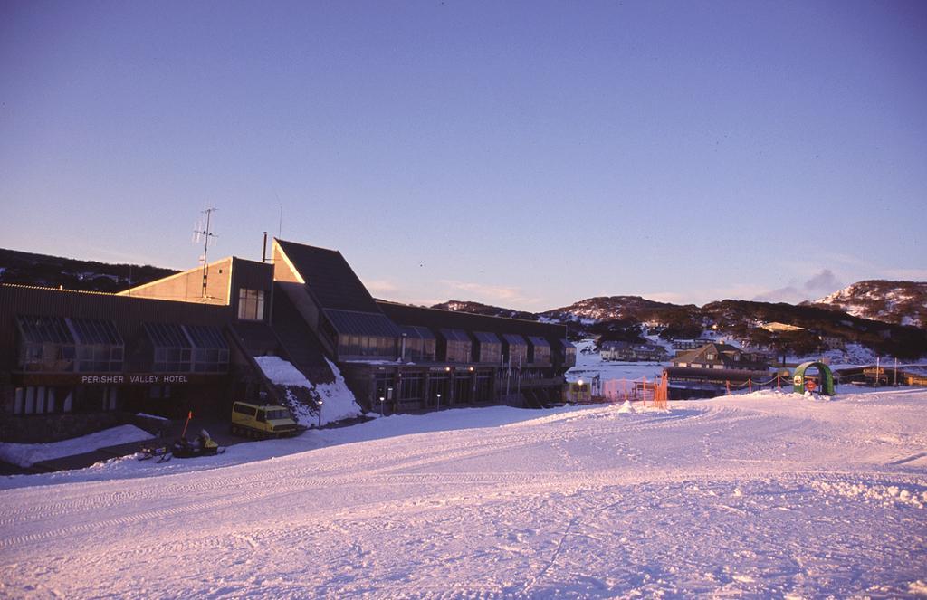 The Perisher Valley Hotel Exterior photo